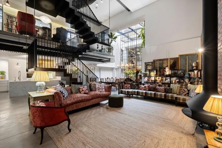 5 bedroom end of terrace house to rent - Photo 3