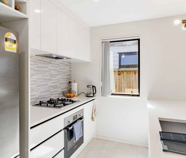 Stunning single level standalone home! - Photo 4