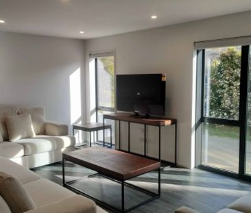 6 Bedroom Boarding House - Photo 3