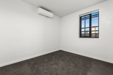 Luxury Two Bedroom Apartment - Photo 3