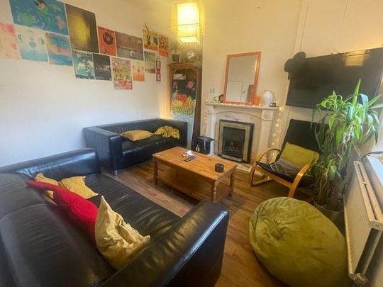 5 bedroom private hall to rent - Photo 1