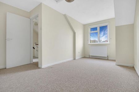 3 bedroom detached bungalow to rent - Photo 2