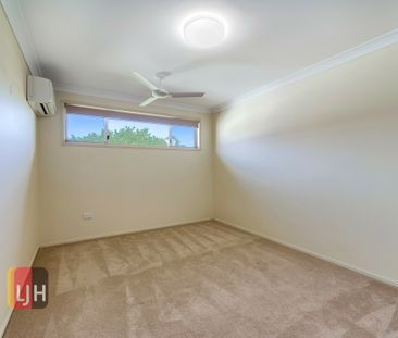 AIR CONDITIONED TWO BEDROOM TOWNHOUSE WITH COURTYARD - Photo 6