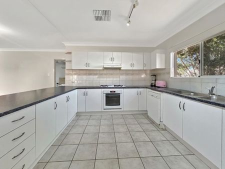 Spacious Three Bedroom Unit - Photo 2