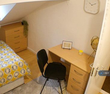 1 bedroom in a house share to rent - Photo 4