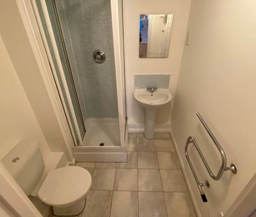 2 Bed Flat, West End House, SO18 - Photo 5