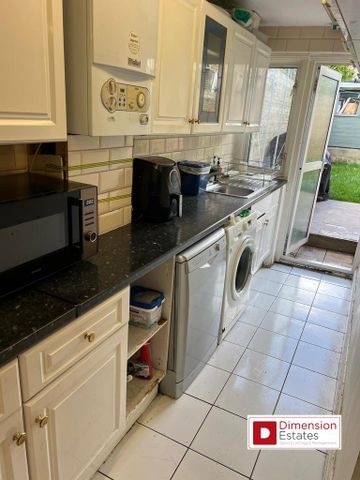 1 bedroom in a house share to rent - Photo 5