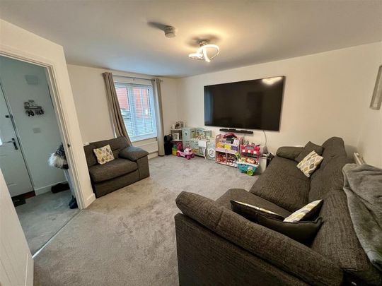 3 bedroom semi-detached house to rent - Photo 1