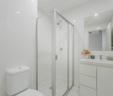 MODERN & SPACIOUS APARTMENT IN THE HEART OF BURWOOD - Photo 5