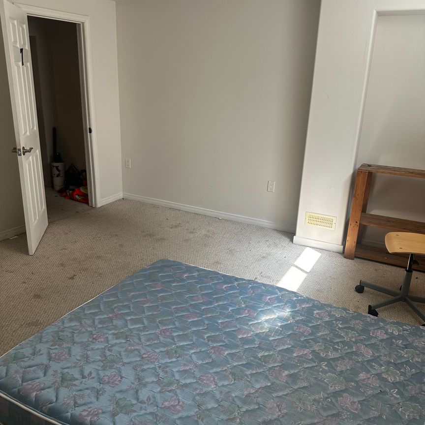 For Lease - 73 Summer Lane Unit# Upper Room1, Selwyn, Ontario - Photo 1