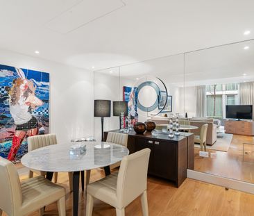 Exquisite townhouse with stunning garden square views in Knightsbridge - Photo 6