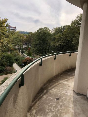 Location Appartement 3 pièces 85m² ST ETIENNE 42000 - Photo 4