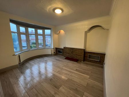 3 Bed Semi-Detached House, Birchen Grove, NW9 - Photo 3