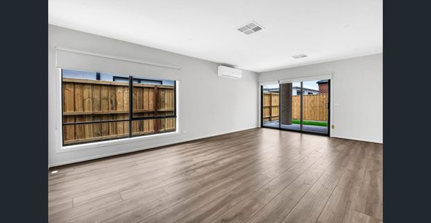 Modern Family Living in a Convenient Sunbury Location - Photo 1