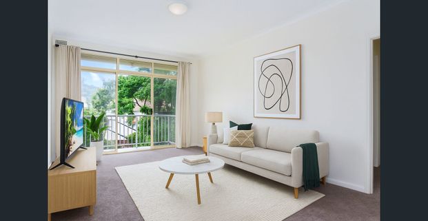 STUNNING APARTMENT IN A QUIET LOCATION - Photo 1