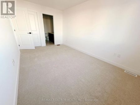 18 MCAUSH STREET - Photo 3