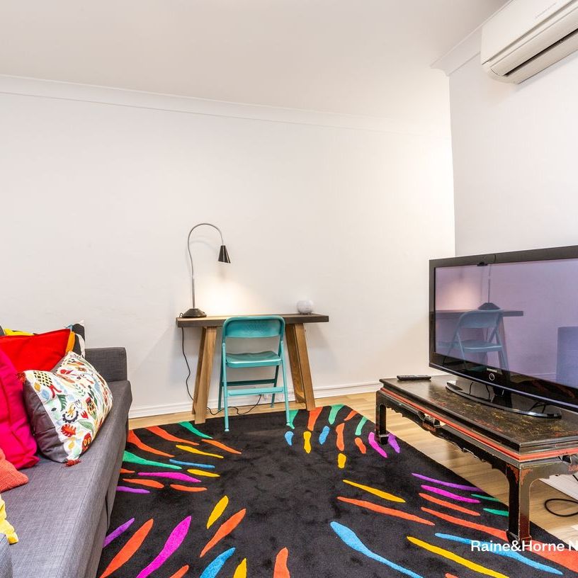 The One Bedder - *Entry via Kingston Lane* - Photo 1