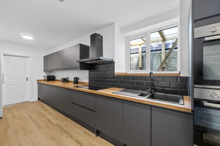 1 bedroom in a house share to rent - Photo 4