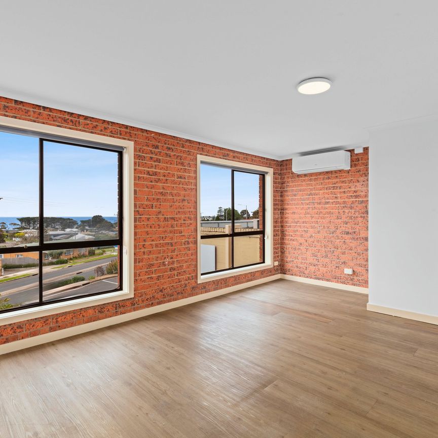 Thinking of selling? Contact our agent - Photo 1