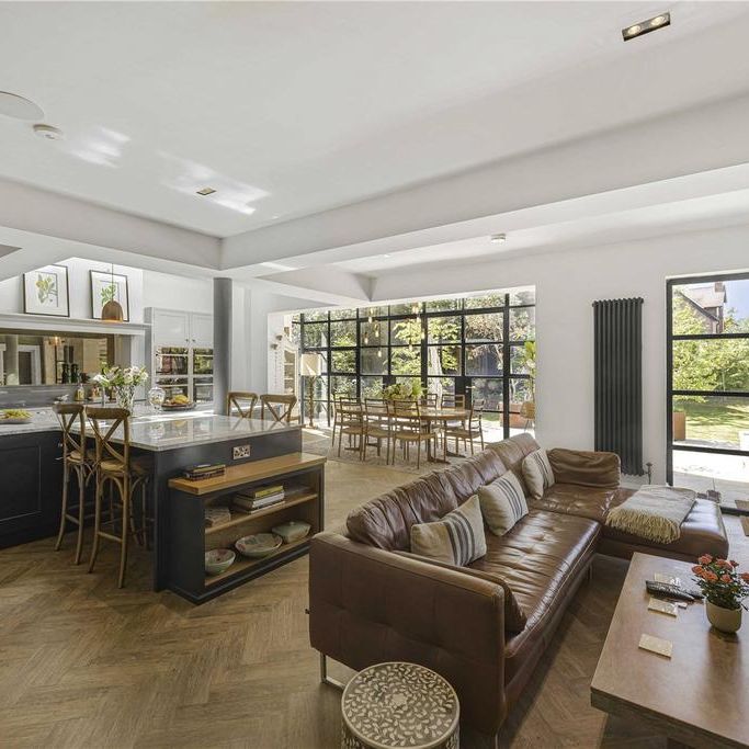 5 bedroom detached house to rent - Photo 1