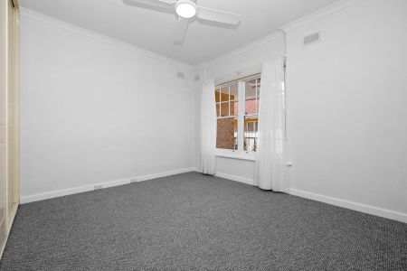 Modern, Fully Renovated Unit in a Convenient Location - Photo 3