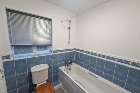 College Green, YEOVIL - Photo 2