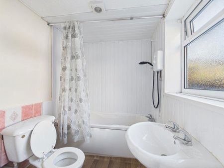 3 bedroom detached house to rent - Photo 5