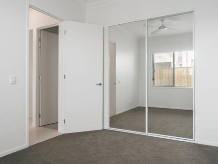 Ultra modern 4 bedrooms + 3 ensuites - Photo 2