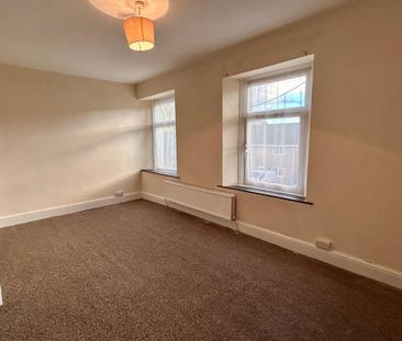 3 bedroom end of terrace house to rent - Photo 3