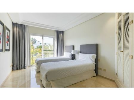 3 room luxury penthouse for rent in Marbella, Andalusia - Photo 3