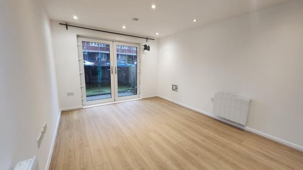 1 bedroom ground floor flat to rent - Photo 1