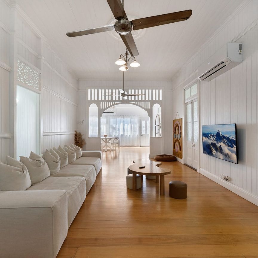 Grand Queenslander Living - Photo 1