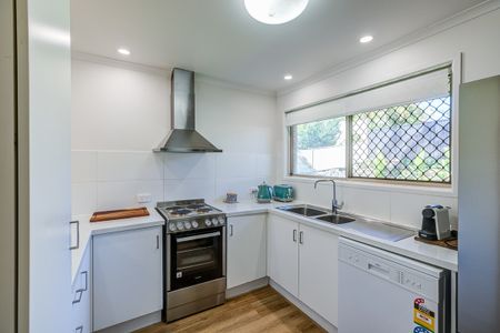 Newly Renovated 2 Bedroom Duplex Located in Studio Village - Photo 4