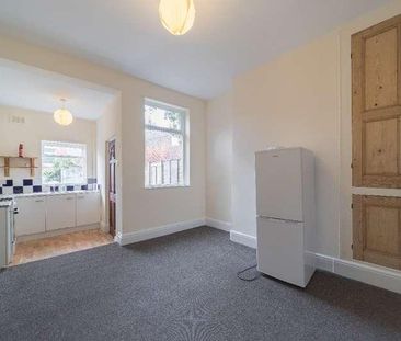 Derbyshire Lane, Gleadless Valley, Sheffield, S8 - Photo 5