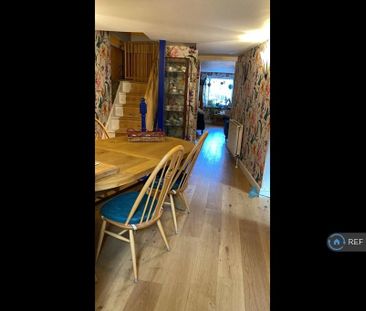 2 bedroom semi-detached house to rent - Photo 4