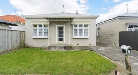 Four Bedroom, City Centre. - Photo 4