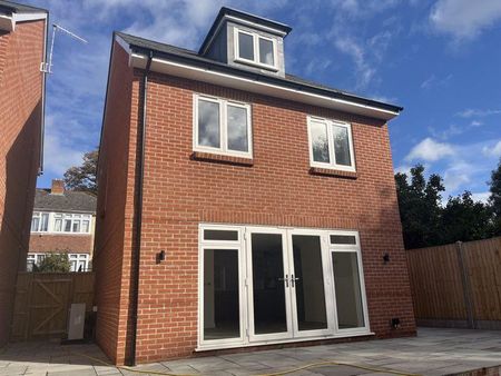 4 bedroom detached house to rent - Photo 5