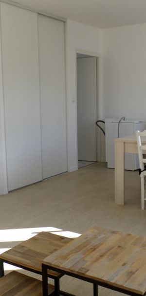 Location Appartement 2 pièces 43m² LA ROCHE SUR YON 85000 - Photo 1