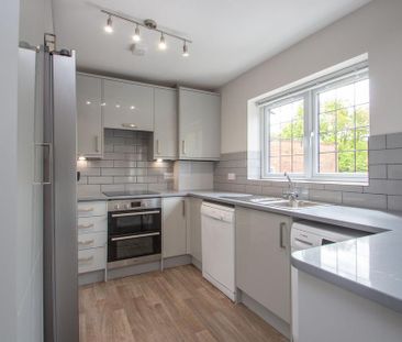 3 bedroom maisonette to rent - Photo 2