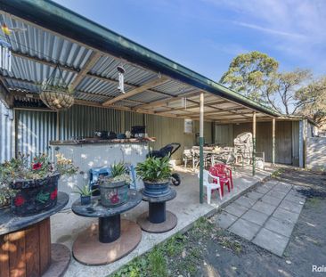 Charming brick home close to Town - Photo 2
