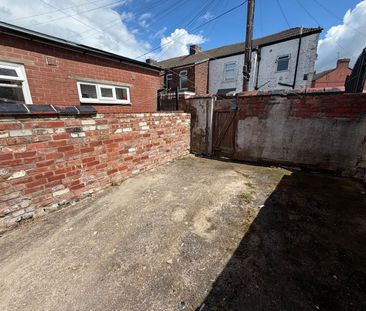2 Bed End Terrace, Ivy St, M40 - Photo 3