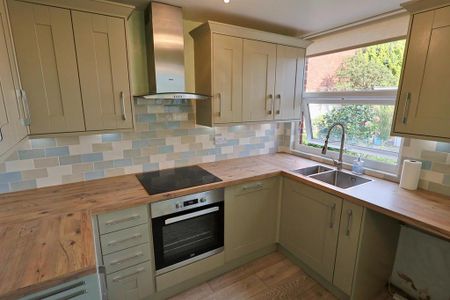 3 bedroom terraced house to rent - Photo 5