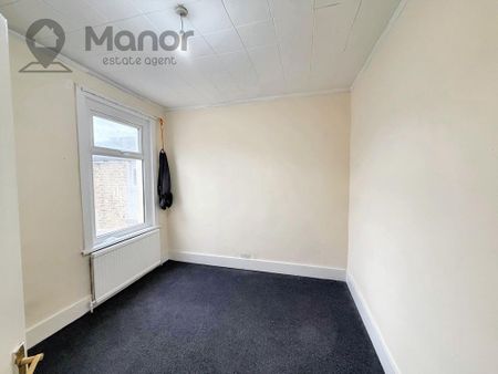 3 bedroom flat to rent - Photo 2