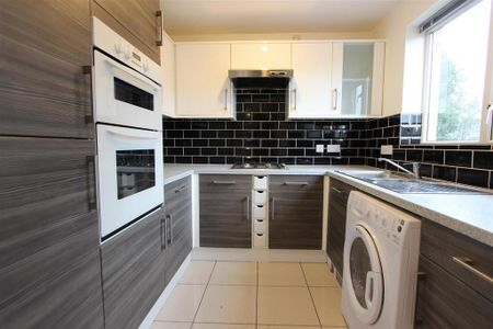 2 bedroom apartment to rent - Photo 4