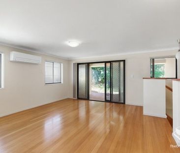 Exclusive 3 Bedroom Townhouse Retreat in Leafy Kenmore Hills - Photo 1