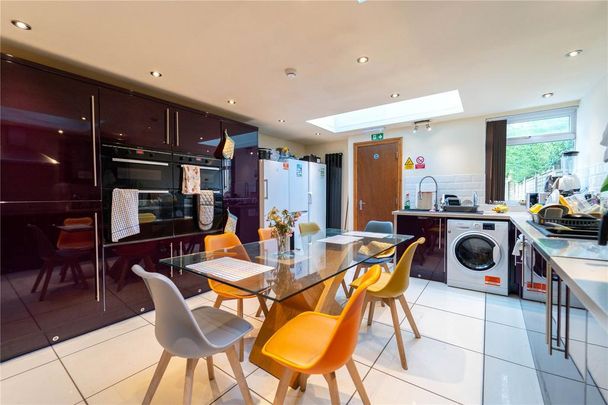 8 bedroom house to rent - Photo 1