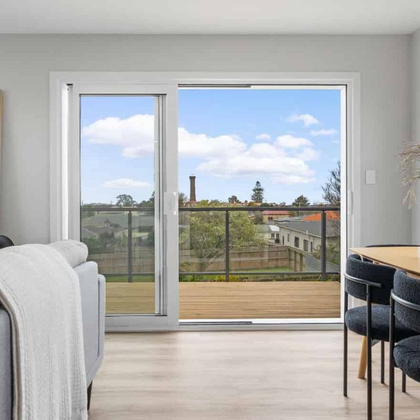 Brand new four bedroom Durie HIll home - Photo 1