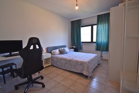 Ruim appartement met 2 slaapkamers - Photo 3