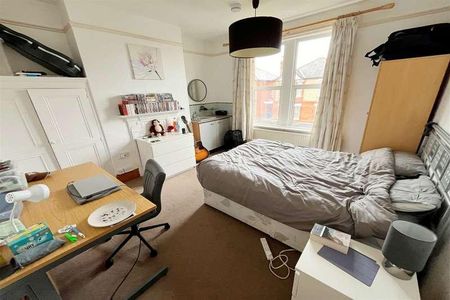 Bournemouth, BH3 - Photo 5