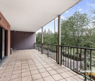 Sunshine, space and a huge terrace - Photo 5